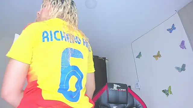 Snapshot of sofiacastillo01 chatting on 16, 12, 2025 sofiacastillo01 online show from 16, 12, 2025