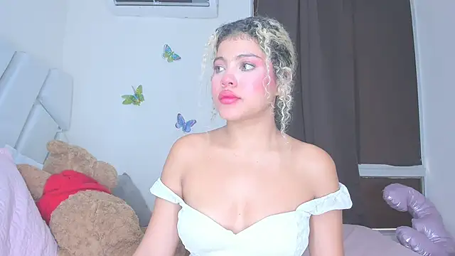 Snapshot of sofiacastillo01 chatting on 25, 4, 2026 sofiacastillo01 online show from 25, 4, 2026