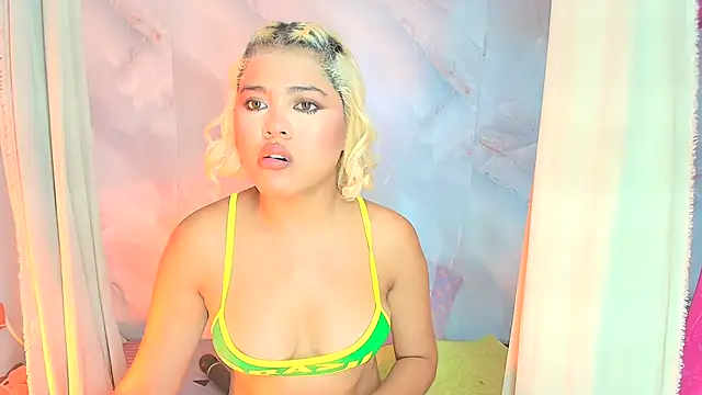 Snapshot of sofiacastillo01 chatting on 18, 7, 2026 sofiacastillo01 online show from 18, 7, 2026