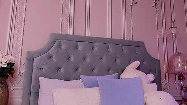 LucyAddison online show from 13, 9, 2025