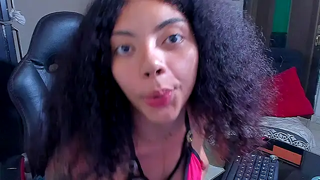 Snapshot of kerlysmith_24 chatting on 31, 5, 2026 kerlysmith 24 online show from 31, 5, 2026