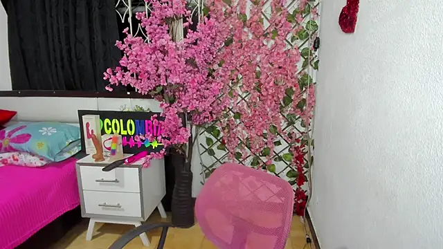 Snapshot of karenmilf_4 chatting on 14, 9, 2025 karenmilf 4 online show from 14, 9, 2025