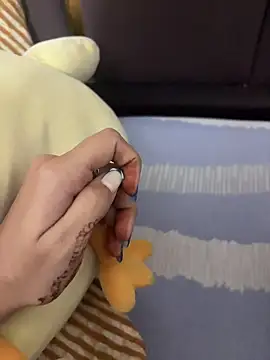 Snapshot of HotIndianCouple__8 chatting on 23, 10, 2025 HotIndianCouple 8 online show from 23, 10, 2025