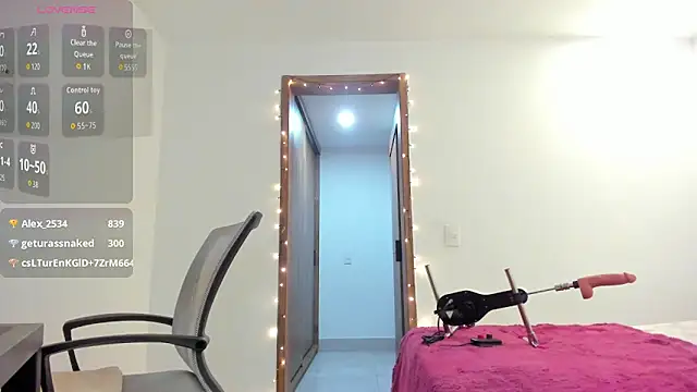 Snapshot of CharlotteRouseVIP chatting on 8, 11, 2025 CharlotteRouseVIP online show from 8, 11, 2025