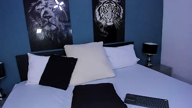 Liana Bernocchi online show from 26, 2, 2025