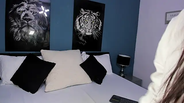 Liana Bernocchi online show from 6, 3, 2025