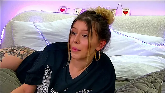 LiliaBianka online show from 17, 2, 2025