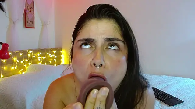 Juliietha servas online show from 3, 3, 2025