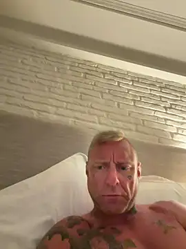 Snapshot of bigstuff6666 chatting on 3, 5, 2026 bigstuff6666 online show from 3, 5, 2026
