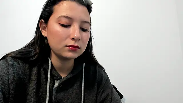 Snapshot of cami-01 chatting on 17, 10, 2025 cami-01 online show from 17, 10, 2025