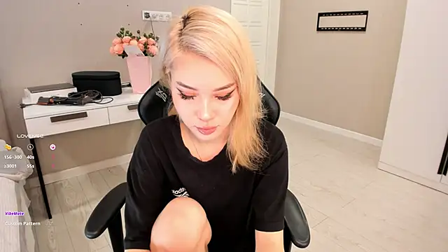 Snapshot of aya_shy chatting on 24, 2, 2025 aya shy online show from 24, 2, 2025