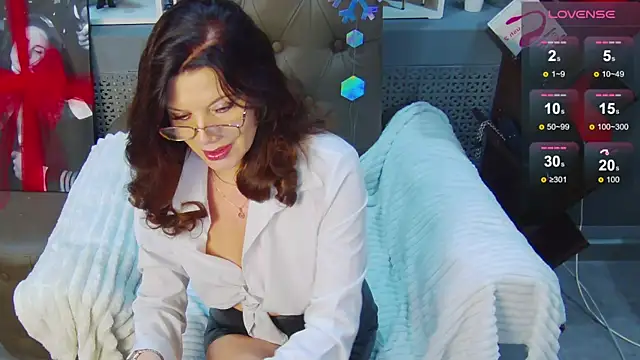 Snapshot of LucyBelli chatting on 20, 12, 2025 LucyBelli online show from 20, 12, 2025