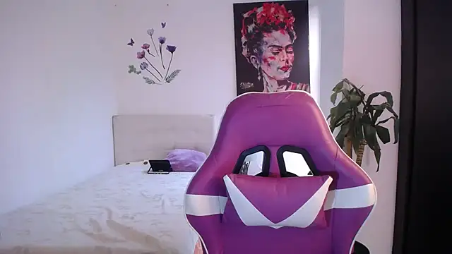 Snapshot of esmeraldaa230 chatting on 3, 3, 2026 esmeraldaa230 online show from 3, 3, 2026