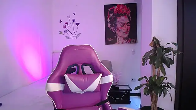 Snapshot of esmeraldaa230 chatting on 2, 4, 2026 esmeraldaa230 online show from 2, 4, 2026