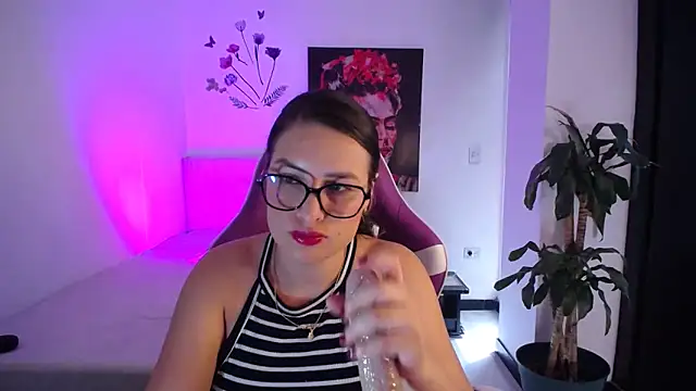 Snapshot of esmeraldaa230 chatting on 12, 4, 2026 esmeraldaa230 online show from 12, 4, 2026