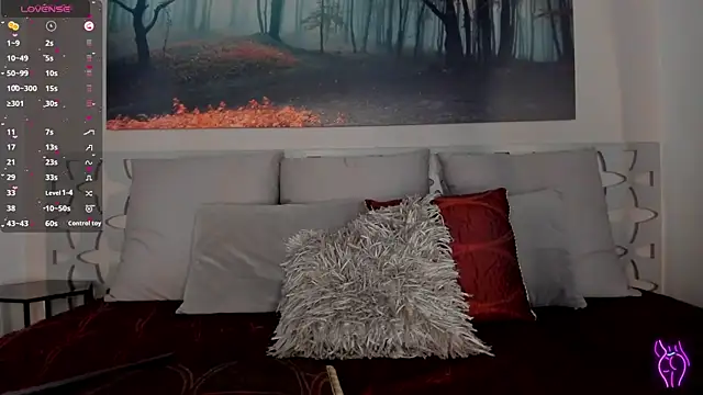 LunaRuso online show from 2, 2, 2025