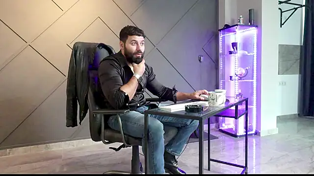 Snapshot of mattmasterss chatting on 15, 12, 2024 mattmasterss online show from 15, 12, 2024