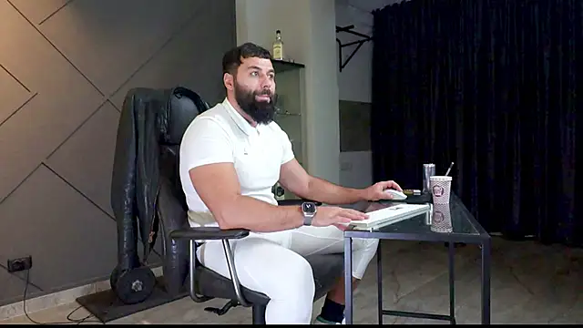 Snapshot of mattmasterss chatting on 4, 1, 2025 mattmasterss online show from 4, 1, 2025
