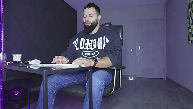 Snapshot of mattmasterss chatting on 19, 11, 2025 mattmasterss online show from 19, 11, 2025