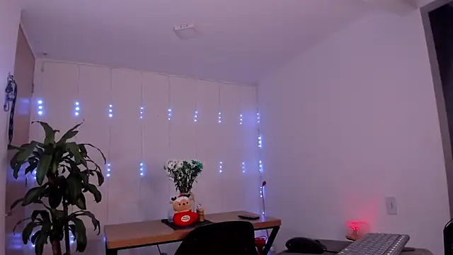 Snapshot of amanda_rous chatting on 17, 12, 2025 amanda rous online show from 17, 12, 2025