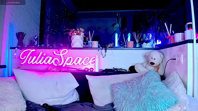  JuliaSpace  online show from 1, 1, 2025