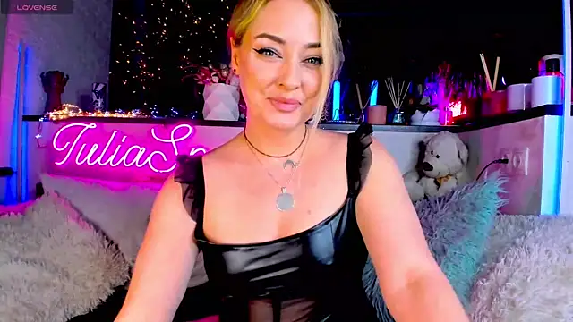  JuliaSpace  online show from 11, 1, 2025