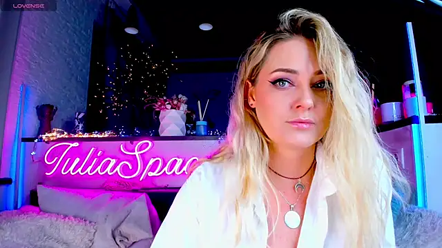  JuliaSpace  online show from 19, 1, 2025