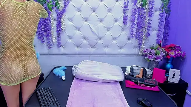 Brith Adams online show from 3, 10, 2025