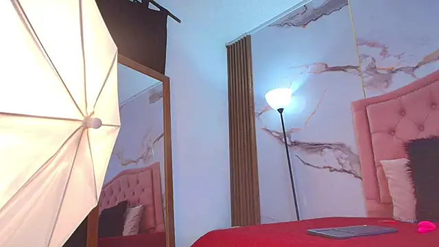 Snapshot of Ema_Jonees chatting on 8, 11, 2025 Ema Jonees online show from 8, 11, 2025