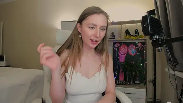 Snapshot of CharlotteWells chatting on 3, 1, 2025 CharlotteWells online show from 3, 1, 2025