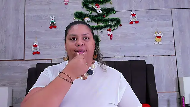 Snapshot of Lynn_Jones chatting on 21, 12, 2024 Lynn Jones online show from 21, 12, 2024