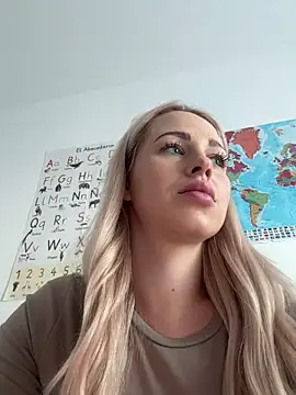 Snapshot of streetdoll chatting on 15, 1, 2025 streetdoll online show from 15, 1, 2025