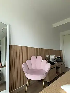 streetdoll online show from 16, 4, 2026