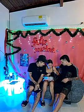 Snapshot of royalgirls_x chatting on 21, 12, 2025 royalgirls x online show from 21, 12, 2025