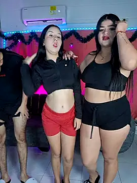 Snapshot of royalgirls_x chatting on 6, 1, 2026 royalgirls x online show from 6, 1, 2026