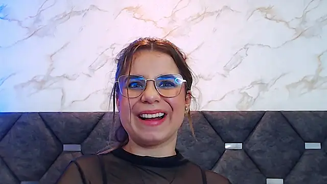 ThaniaJones online show from 10, 3, 2025