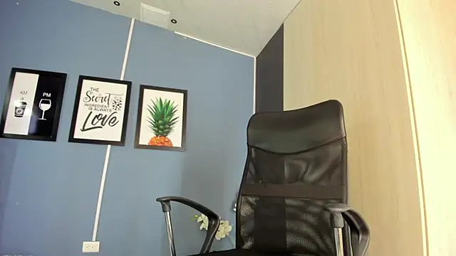 Snapshot of PaulinaDuarte chatting on 23, 4, 2026 PaulinaDuarte online show from 23, 4, 2026