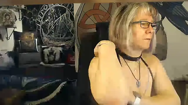 Snapshot of TittenMichelle chatting on 4, 11, 2025 TittenMichelle online show from 4, 11, 2025