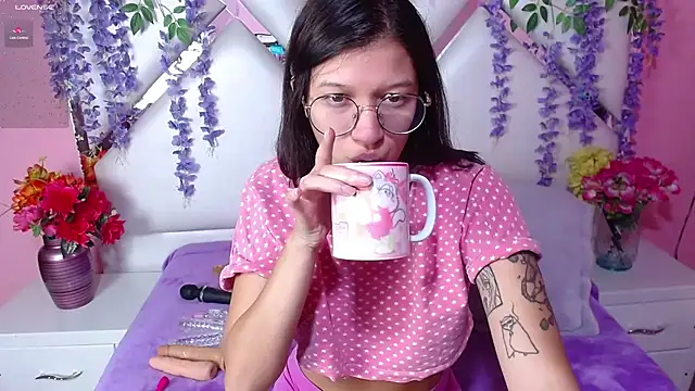 Snapshot of Perla_Skinnyy chatting on 10, 12, 2024 Perla Skinnyy online show from 10, 12, 2024