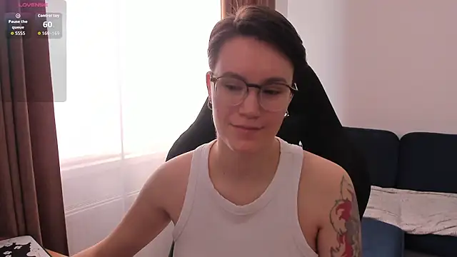 Snapshot of JessieFlower chatting on 4, 4, 2026 JessieFlower online show from 4, 4, 2026