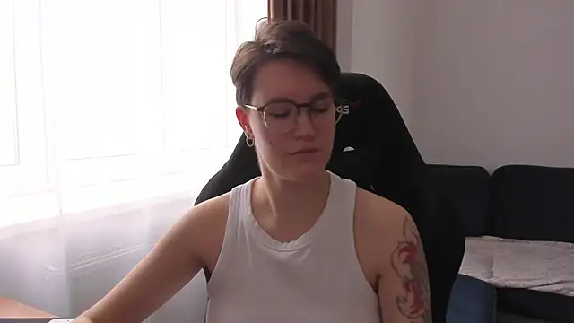 Snapshot of JessieFlower chatting on 5, 4, 2026 JessieFlower online show from 5, 4, 2026