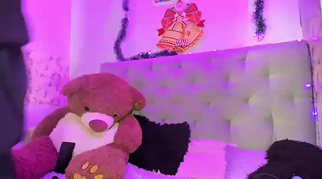 Snapshot of Emma-Wilson chatting on 18, 12, 2024 Emma-Wilson online show from 18, 12, 2024
