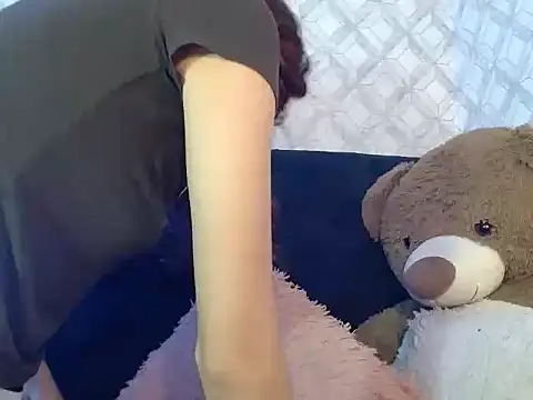 Snapshot of Emma-Wilson chatting on 15, 4, 2026 Emma-Wilson online show from 15, 4, 2026