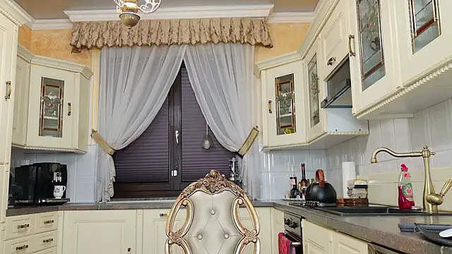 TUNDEROSE1 online show from 11, 2, 2025