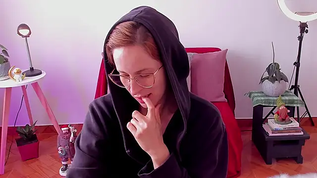 cuddlingbunny online show from 24, 12, 2024