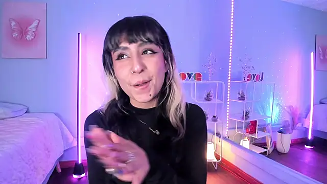 Snapshot of MaveParks_ chatting on 23, 10, 2025 MaveParks online show from 23, 10, 2025