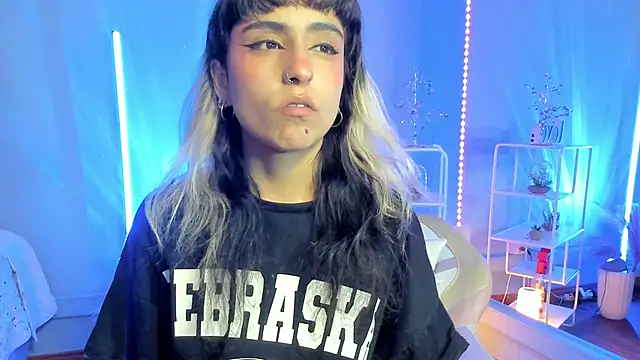 Snapshot of MaveParks_ chatting on 31, 10, 2025 MaveParks online show from 31, 10, 2025