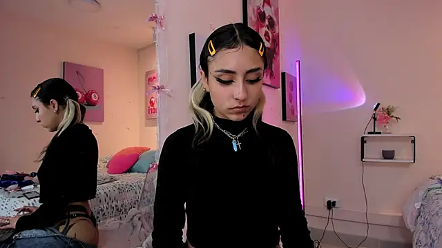 Snapshot of MaveParks_ chatting on 25, 11, 2025 MaveParks online show from 25, 11, 2025