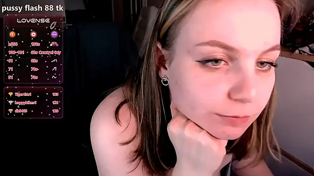 Snapshot of _wikki_ chatting on 12, 3, 2025 wikki online show from 12, 3, 2025