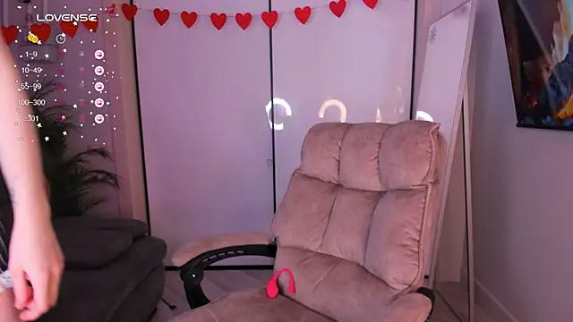 Snapshot of helen_ramsay chatting on 8, 3, 2026 helen ramsay online show from 8, 3, 2026